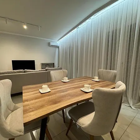 Center Apartment *